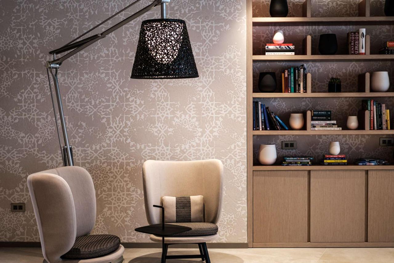 Hotel Hyatt Regency Malta San Giuliano Esterno foto Interior of the library