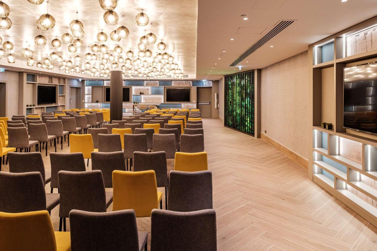 Hotel Hyatt Regency Malta San Giuliano Esterno foto The Club at London Heathrow Airport