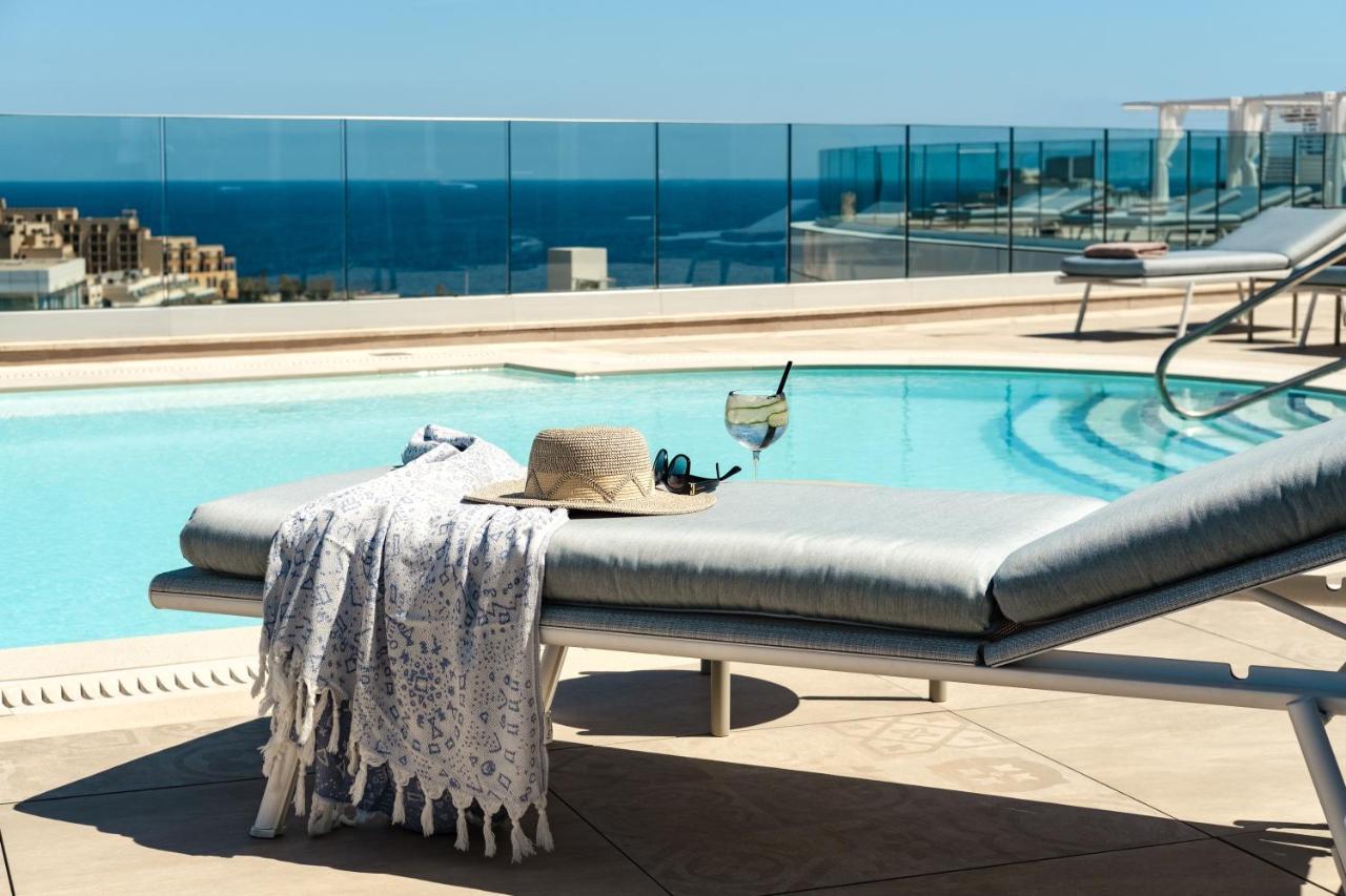 Hotel Hyatt Regency Malta San Giuliano Esterno foto A Turkish towel draped over a lounge chair